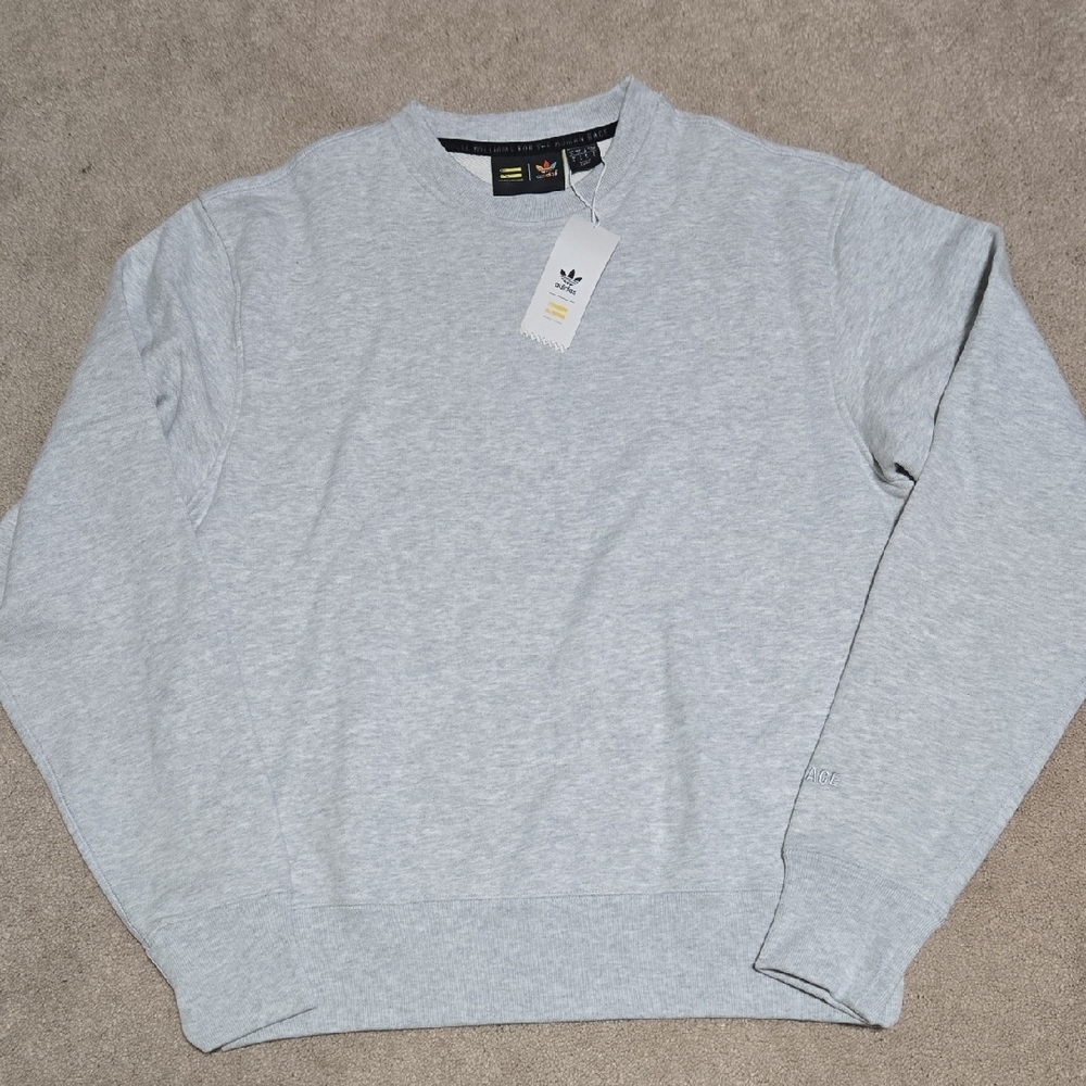 Adidas Men's Light Gray Crewneck Sweater
